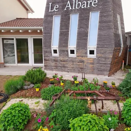 Le Albare לינה וארוחת בוקר 3*