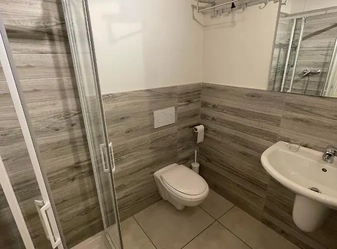 Le Albare Oda ve Kahvaltı 3*